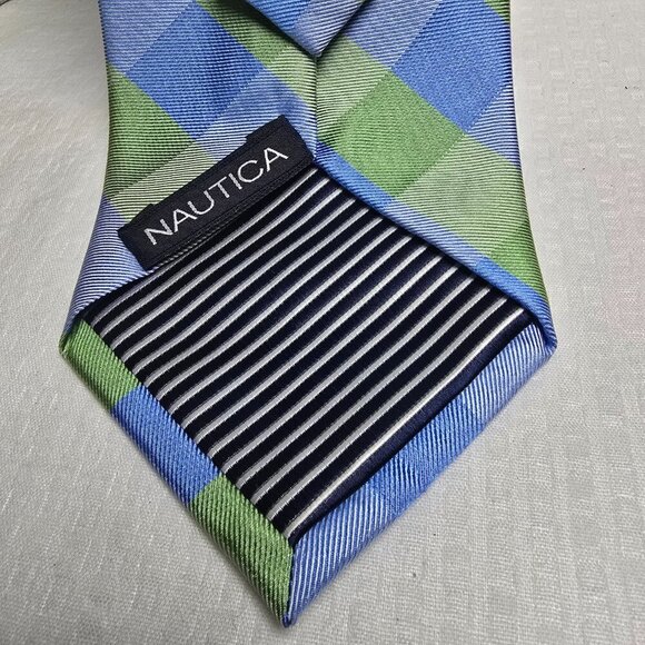 NAUTICA MENS BLUE AND GREEN BOLD PLAID TIE 100% SILK EUC - Picture 4 of 6